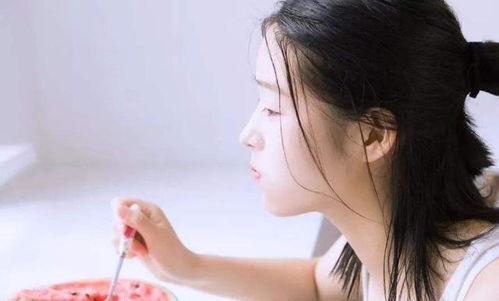 吃瓜的女人搞笑